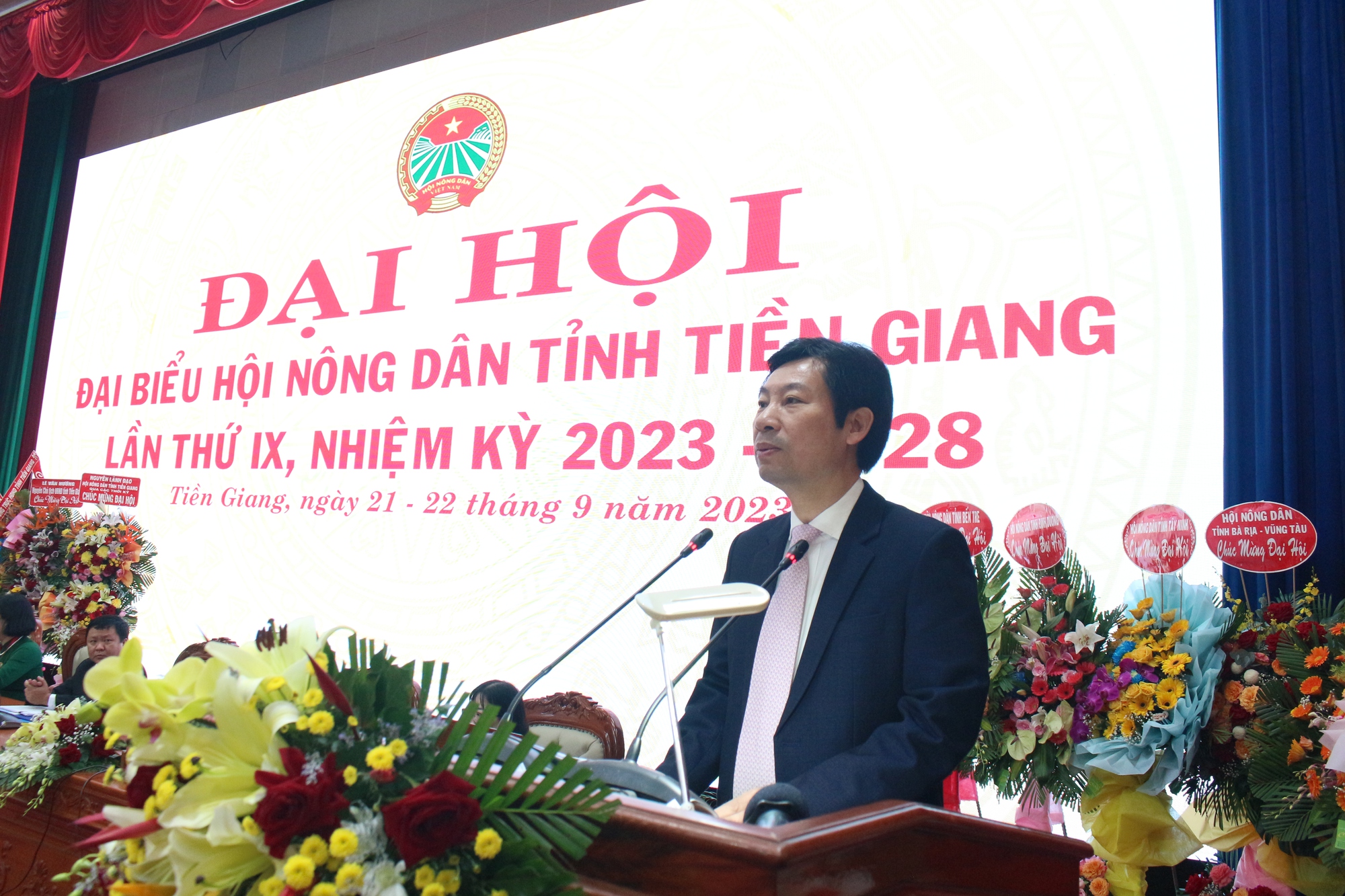 Bà Nguyễn Thị Hồng Phượng tái đắc cử chức Chủ tịch Hội Nông dân tỉnh Tiền Giang, lần thứ IX - Ảnh 1.