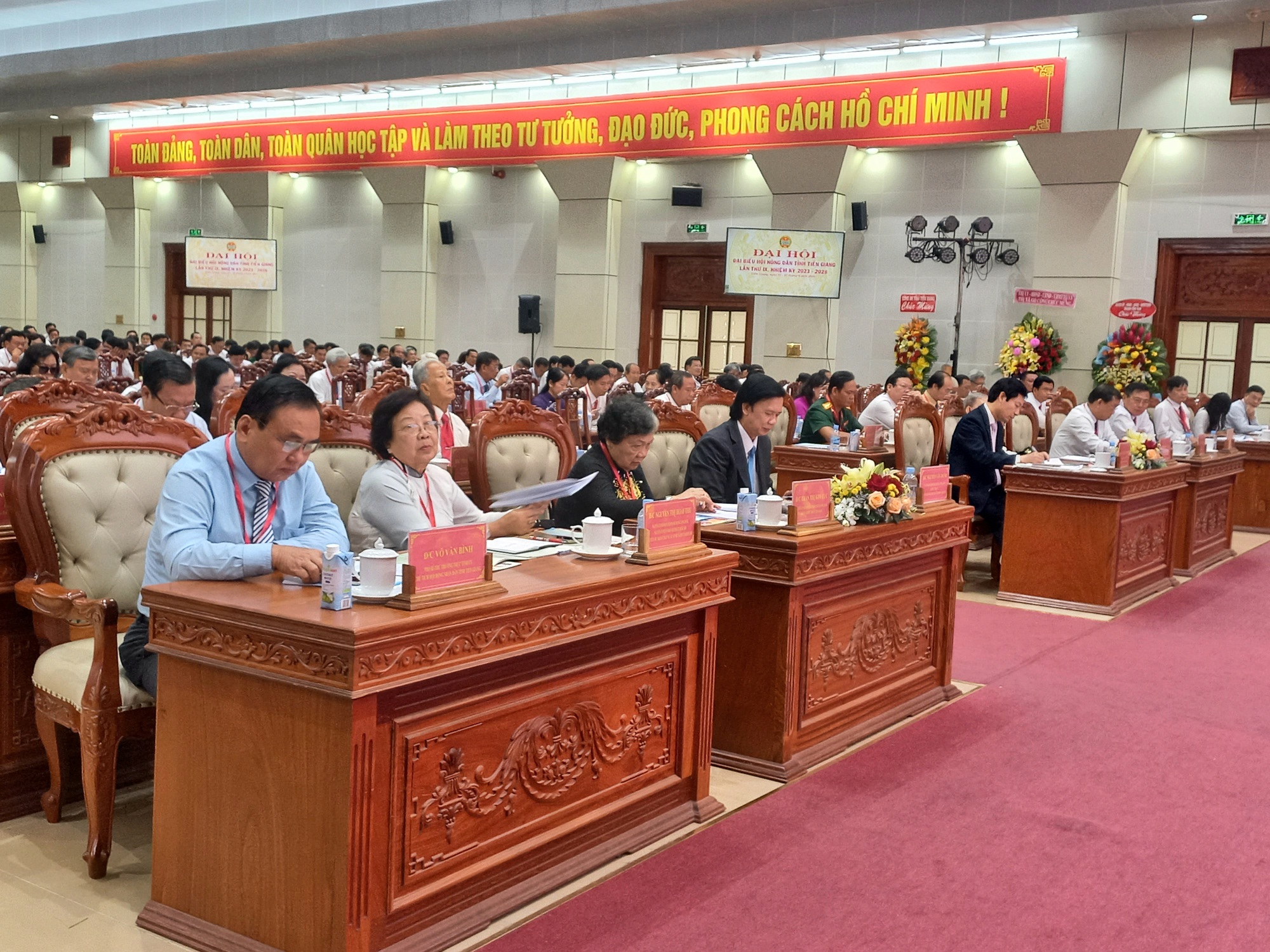 Bà Nguyễn Thị Hồng Phượng tái đắc cử chức Chủ tịch Hội Nông dân tỉnh Tiền Giang, lần thứ IX - Ảnh 2.