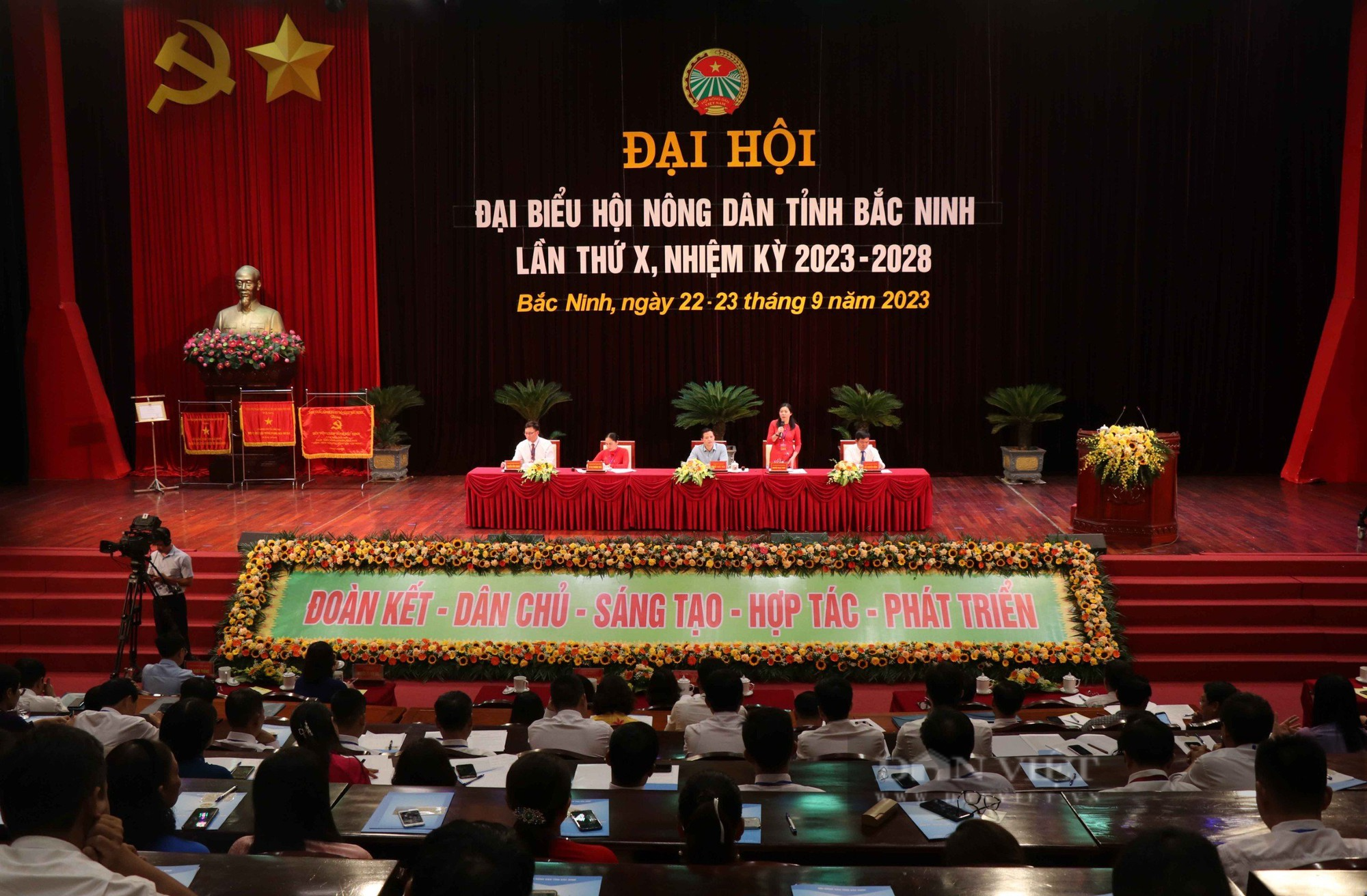 Lãnh đạo tỉnh Bắc Ninh đối thoại với cán bộ, hội viên nông dân - Ảnh 1.