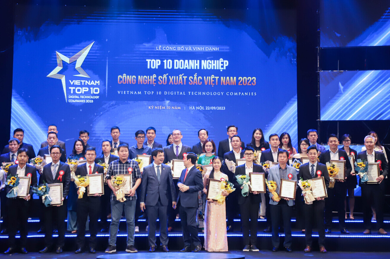 GMO-Z.com RUNSYSTEM lọt TOP 10 Doanh nghiệp Công nghệ số xuất sắc Việt Nam - Ảnh 2.