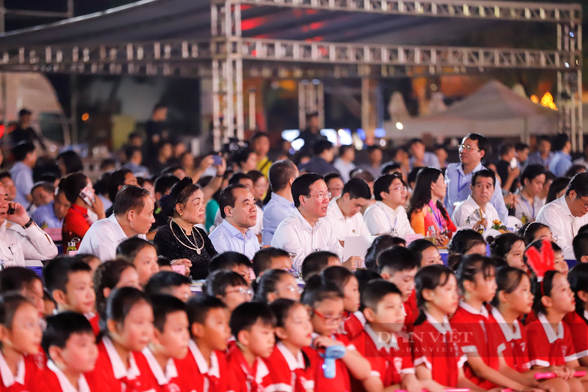 Chủ tịch nước Võ Văn Thưởng dự Lễ hội Trung thu lớn nhất Việt Nam - Ảnh 3.