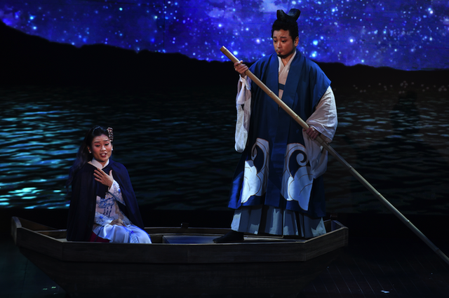 Hoàng Thái tử Nhật Bản Akishino và Công nương Kiko dự buổi công diễn vở opera “Công nữ Anio”  - Ảnh 2.