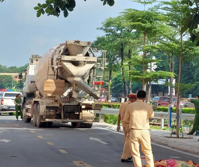 Phú Thọ, cháu bé 10 tuổi tử vong thương tâm dưới gầm xe trộn bê tông - Ảnh 1.