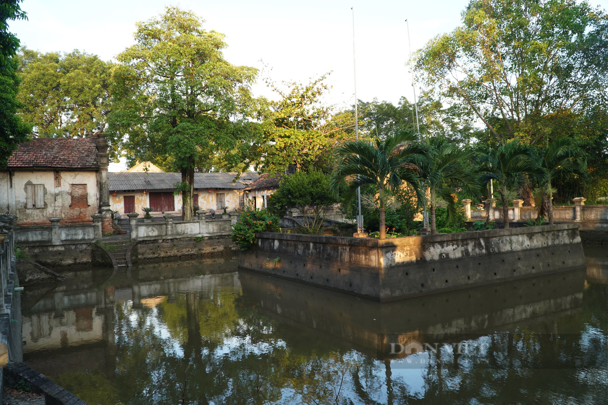 Ngôi đình cổ có thế &quot;rồng quay ngược&quot; bên bờ sông Đáy ở ngoại thành Hà Nội - Ảnh 8.