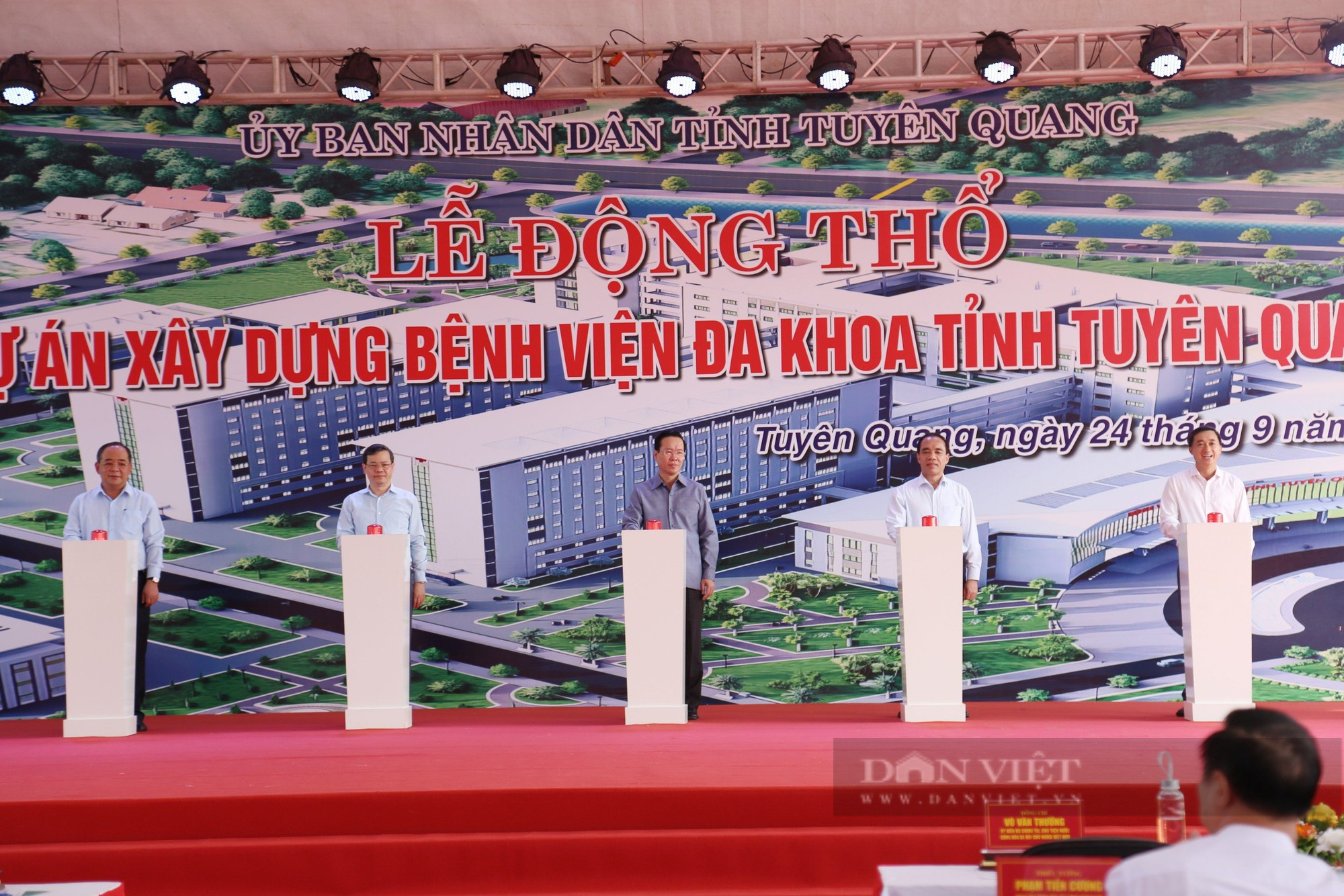 Chủ tịch nước Võ Văn Thưởng dự Lễ động thổ xây dựng Bệnh viện Đa khoa tỉnh Tuyên Quang - Ảnh 1.