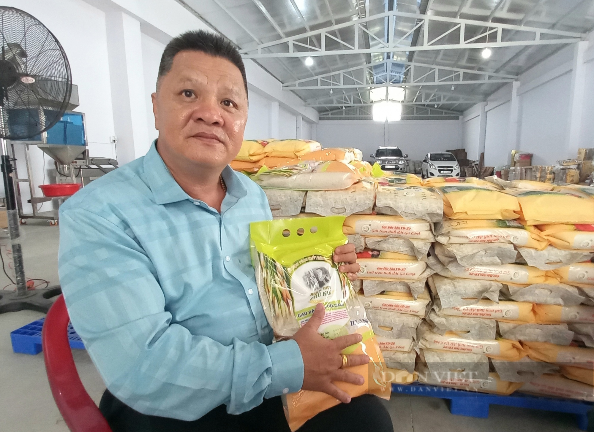 Liên kết trồng lúa cánh đồng lớn thu 20 tỷ/năm, giám đốc miệt vườn thành Nông dân Việt Nam xuất sắc 2023 - Ảnh 1.