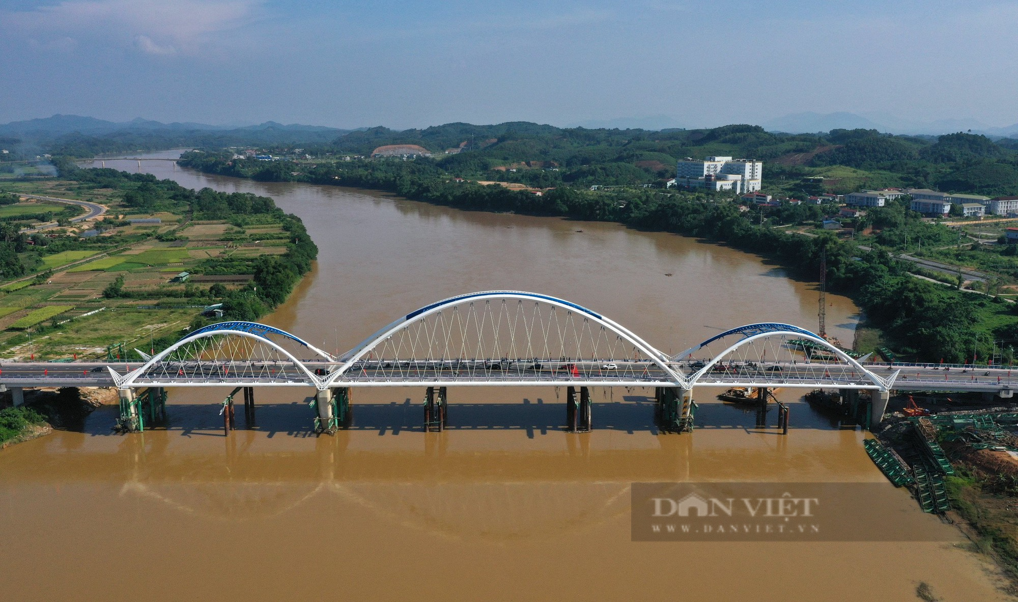 Yên Bái khánh thành cây cầu 650 tỷ đồng bắc qua sông Hồng - Ảnh 3.