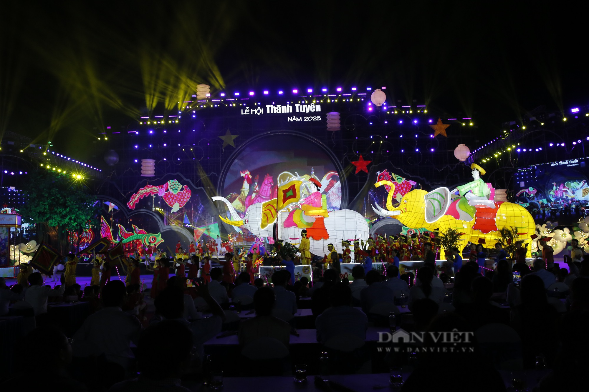 Chiêm ngưỡng những mô hình đèn Trung thu khổng lồ tại Lễ hội thành Tuyên năm 2023 - Ảnh 1.