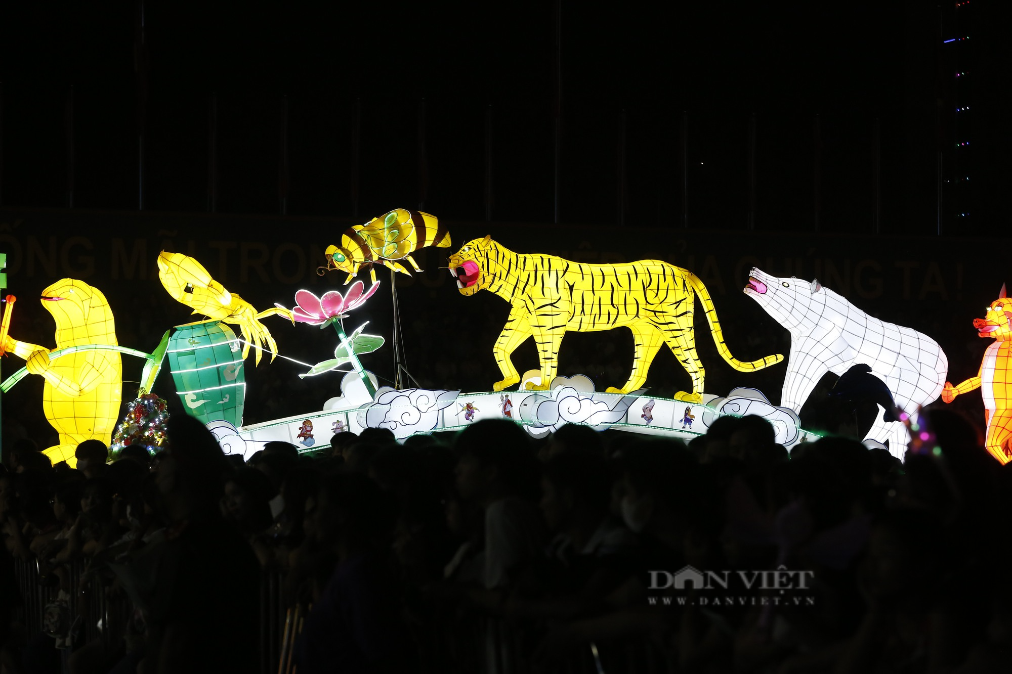Chiêm ngưỡng những mô hình đèn Trung thu khổng lồ tại Lễ hội thành Tuyên năm 2023 - Ảnh 6.