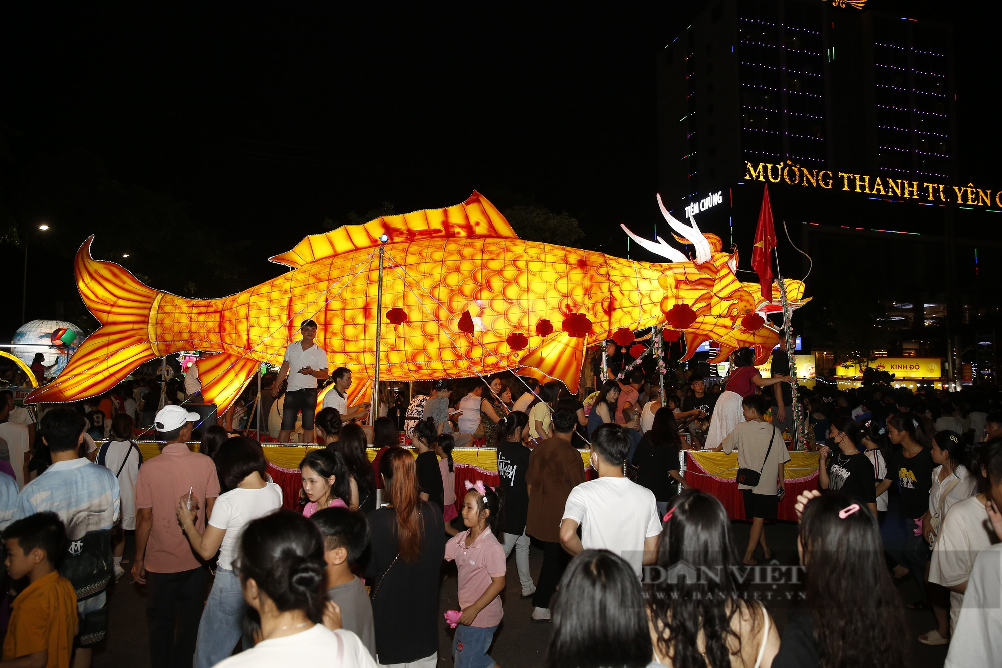 Chiêm ngưỡng những mô hình đèn Trung thu khổng lồ tại Lễ hội thành Tuyên năm 2023 - Ảnh 7.