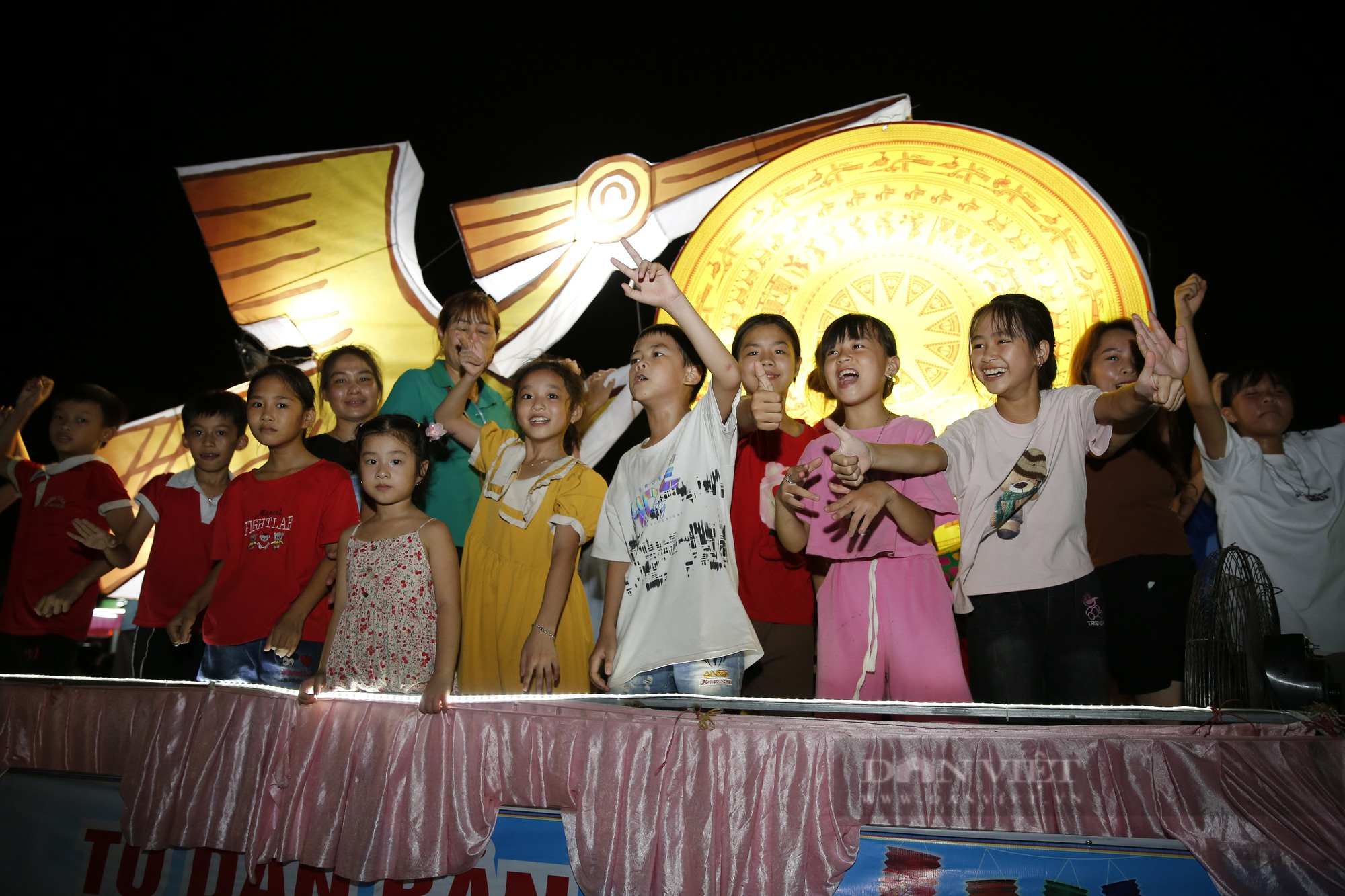 Chiêm ngưỡng những mô hình đèn Trung thu khổng lồ tại Lễ hội thành Tuyên năm 2023 - Ảnh 11.
