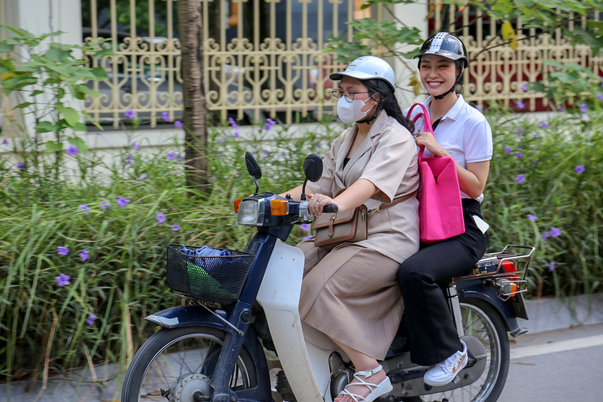 Hoa hậu Nông Thúy Hằng ghi điểm nhờ hành động đẹp trước thềm thi Hoa hậu Hữu nghị Quốc tế 2023 - Ảnh 2.