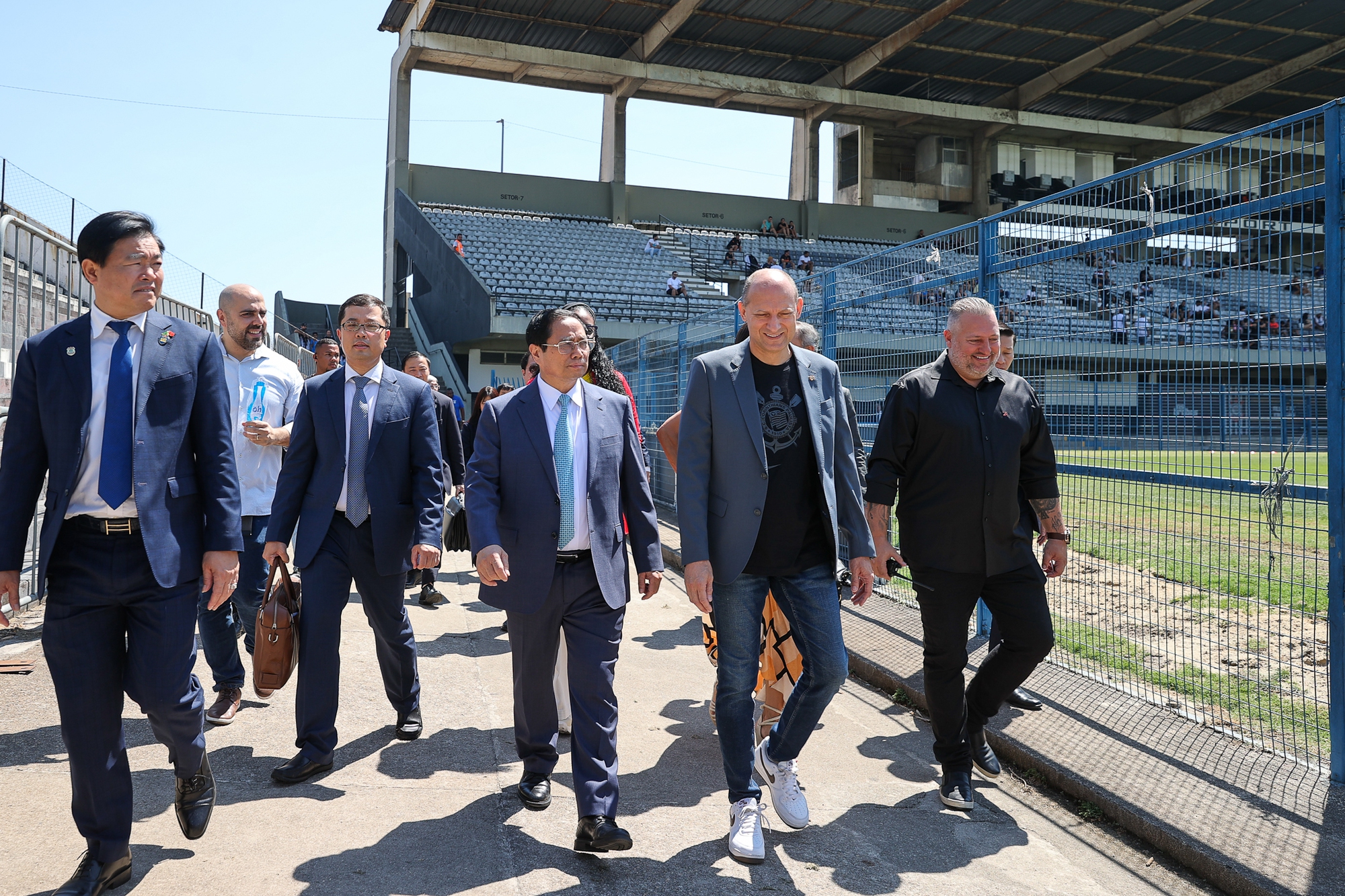 Thủ tướng thăm câu lạc bộ hàng đầu Brasil, thúc đẩy hợp tác bóng đá với Việt Nam - Ảnh 2.
