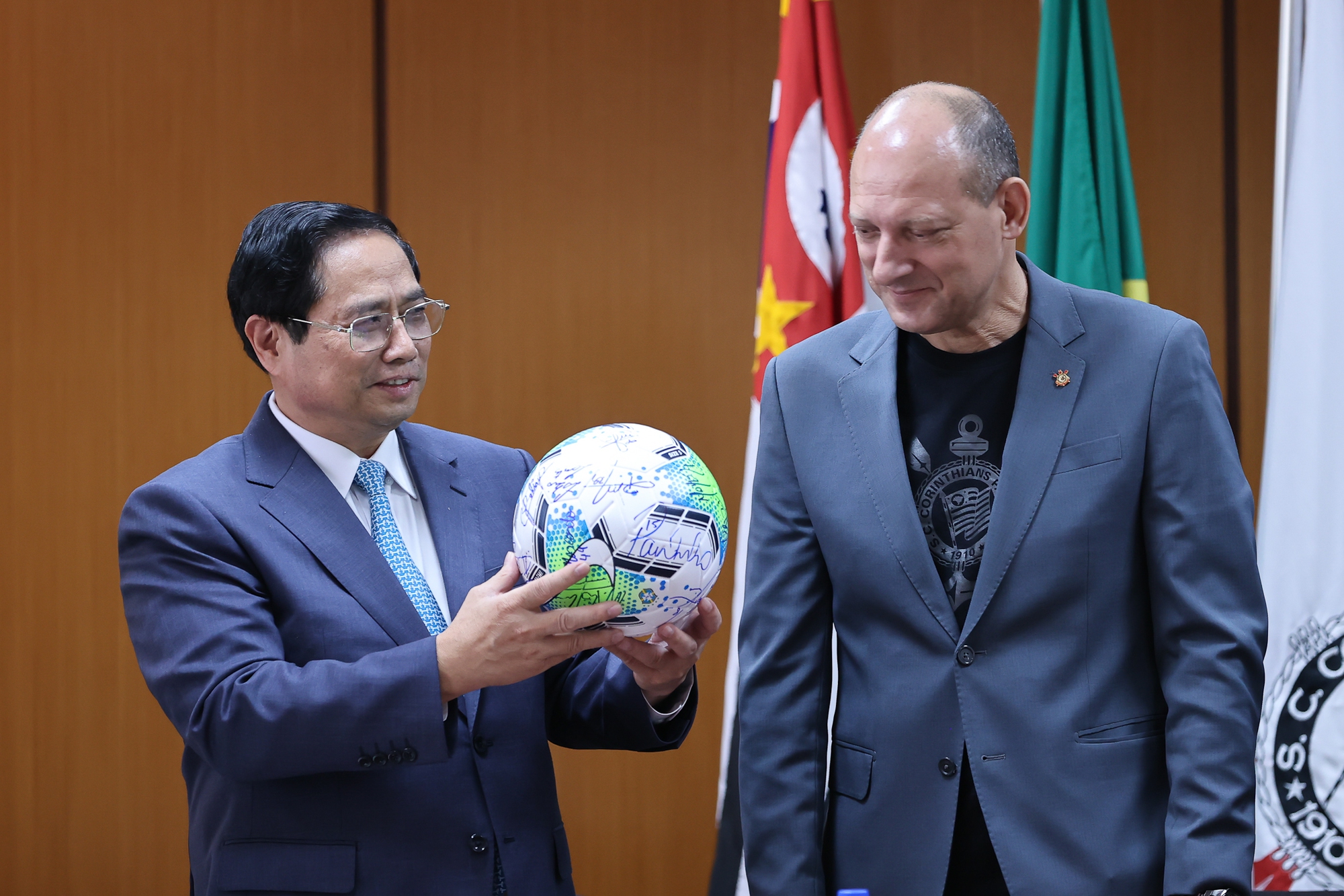 Thủ tướng thăm câu lạc bộ hàng đầu Brasil, thúc đẩy hợp tác bóng đá với Việt Nam - Ảnh 9.