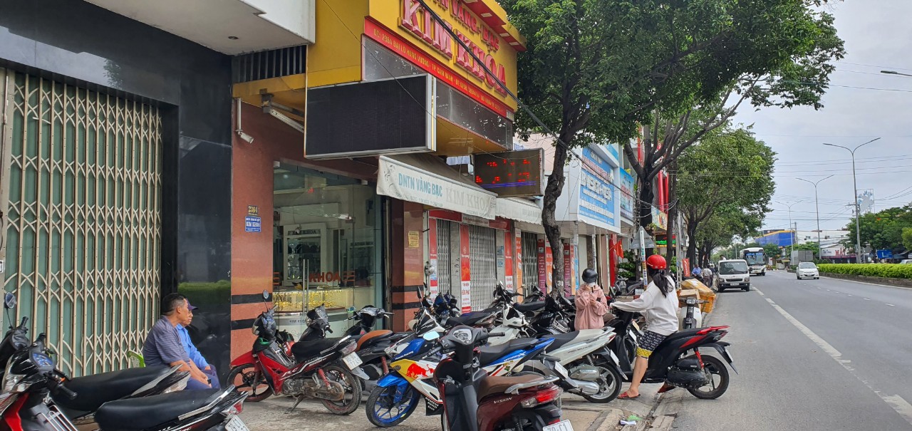 Vụ cướp tiệm vàng Kim Khoa ở Khánh Hòa: Hai tên cướp táo tợn xông vào cướp quá nhanh - Ảnh 1.