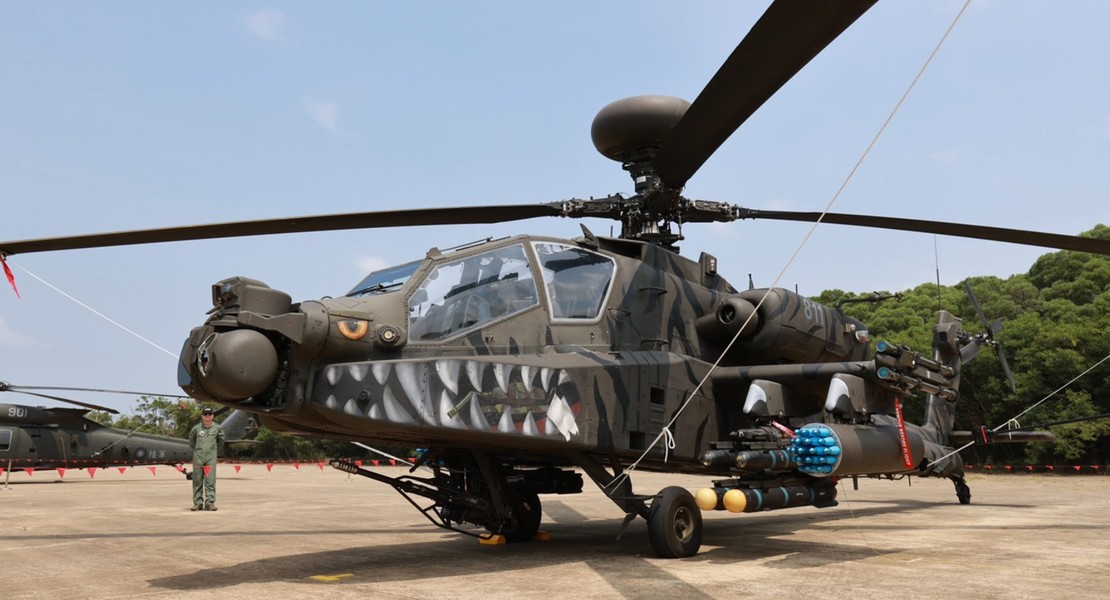 Độc đáo những chiếc trực thăng tấn công Apache được sơn hình cá mập hổ - Ảnh 6.