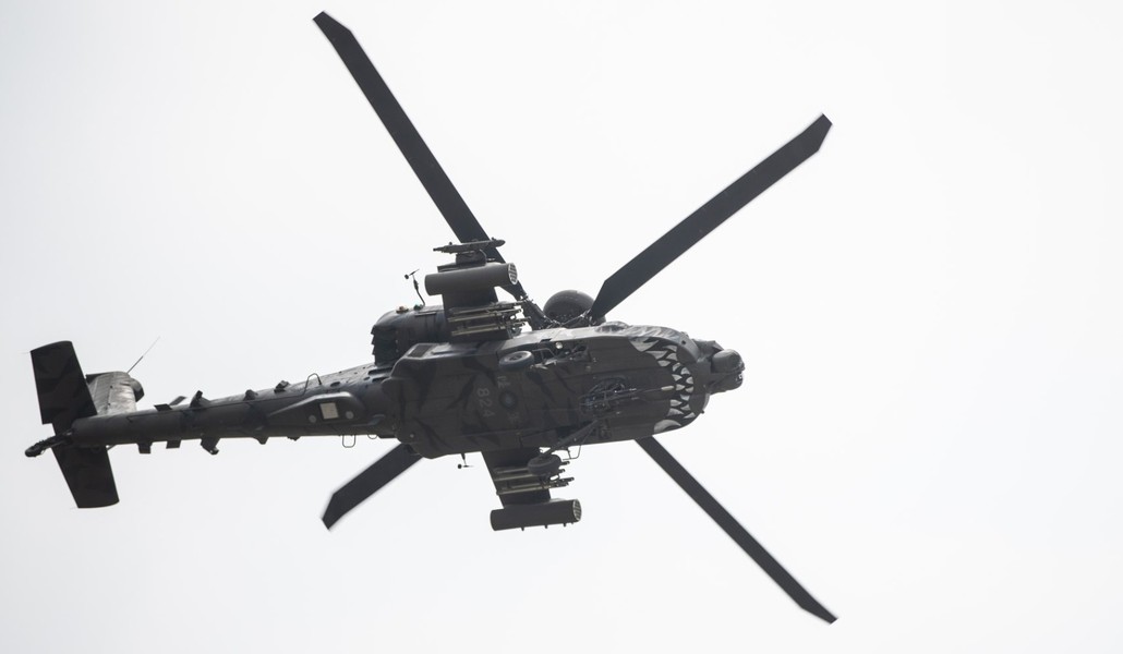 Độc đáo những chiếc trực thăng tấn công Apache được sơn hình cá mập hổ - Ảnh 8.
