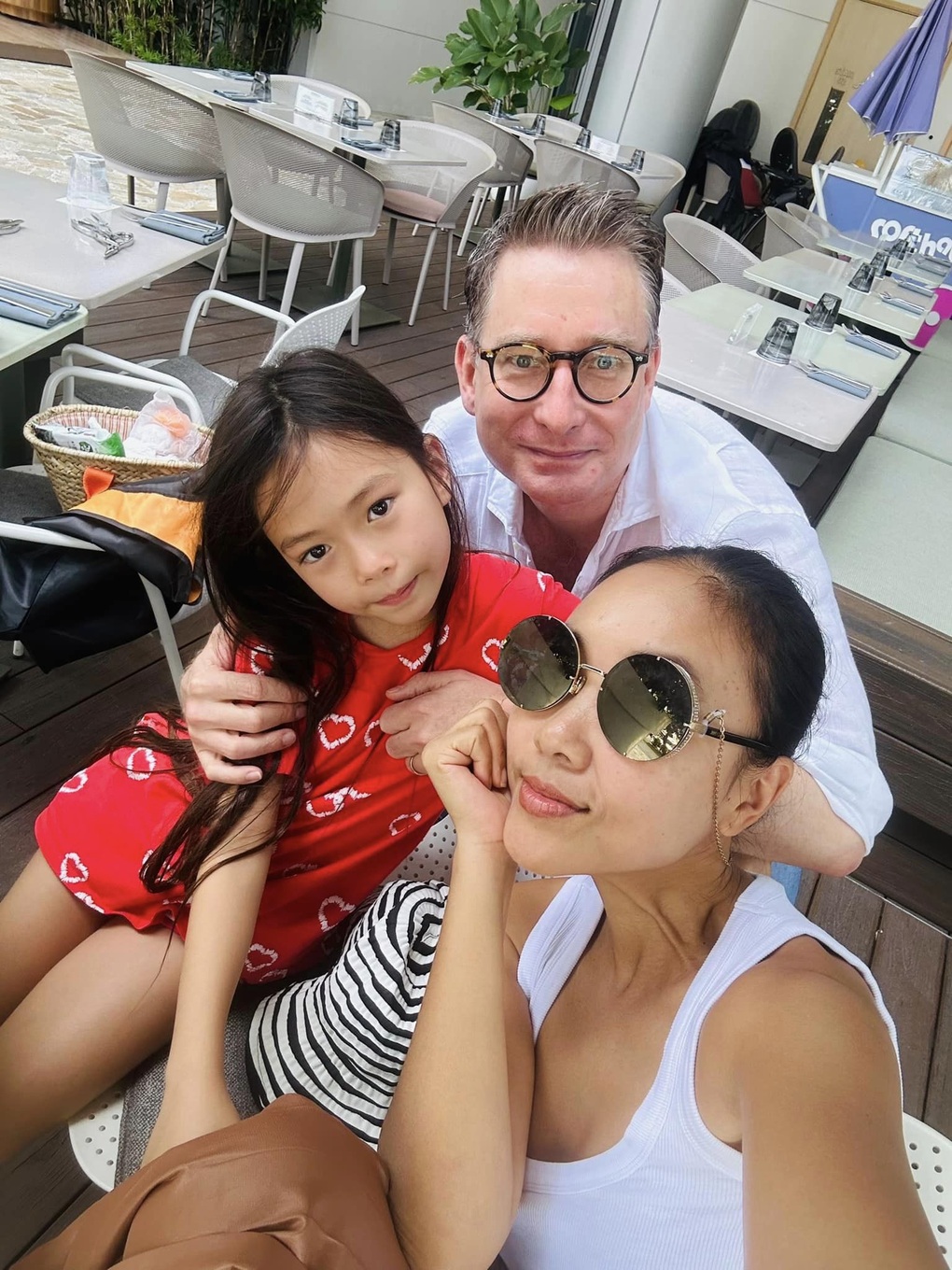 Đoan Trang 2 năm ở Singapore: Viên mãn bên chồng Tây, ở nhà làm nội trợ - Ảnh 4.