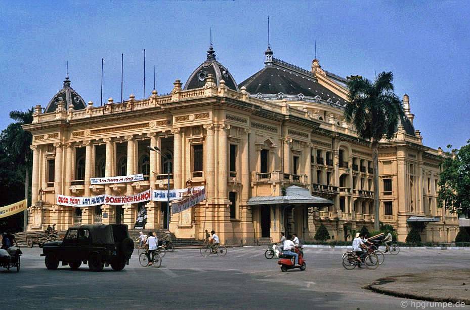 Ký ức Hà Nội: Giao thông Thủ đô những năm thập niên 90 - Ảnh 1.
