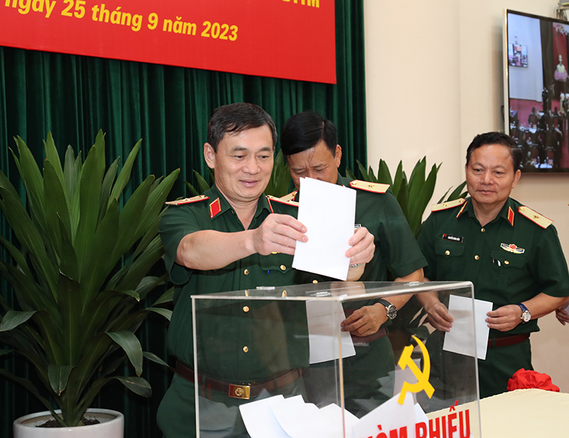 Lấy phiếu tín nhiệm 6 tướng là Phó Tổng Tham mưu trưởng QĐND Việt Nam - Ảnh 1.