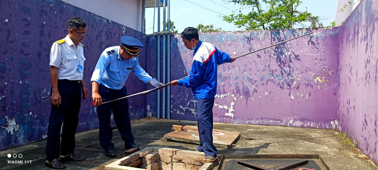 Tiền Giang: Xử phạt 1,3 tỷ đồng vi phạm kinh doanh xăng dầu trong 9 tháng đầu năm - Ảnh 1.