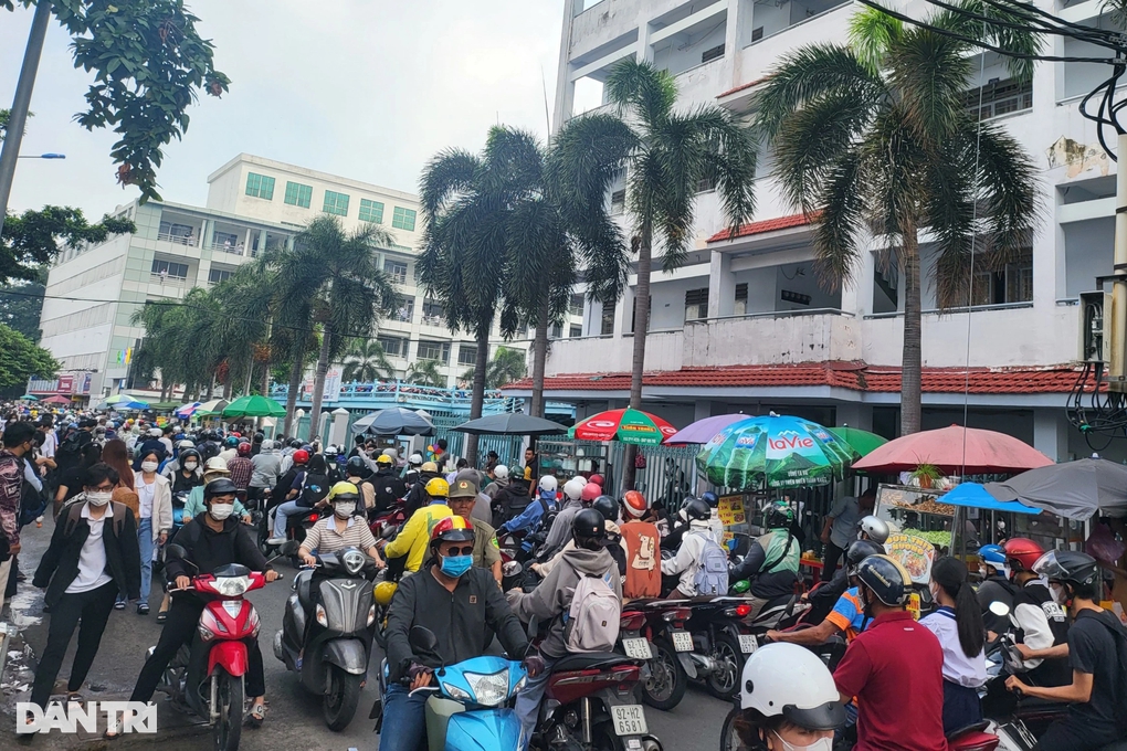 &quot;Kiếp nạn&quot; mang tên bãi gửi xe, sinh viên phải đi học sớm trước cả tiếng - Ảnh 5.