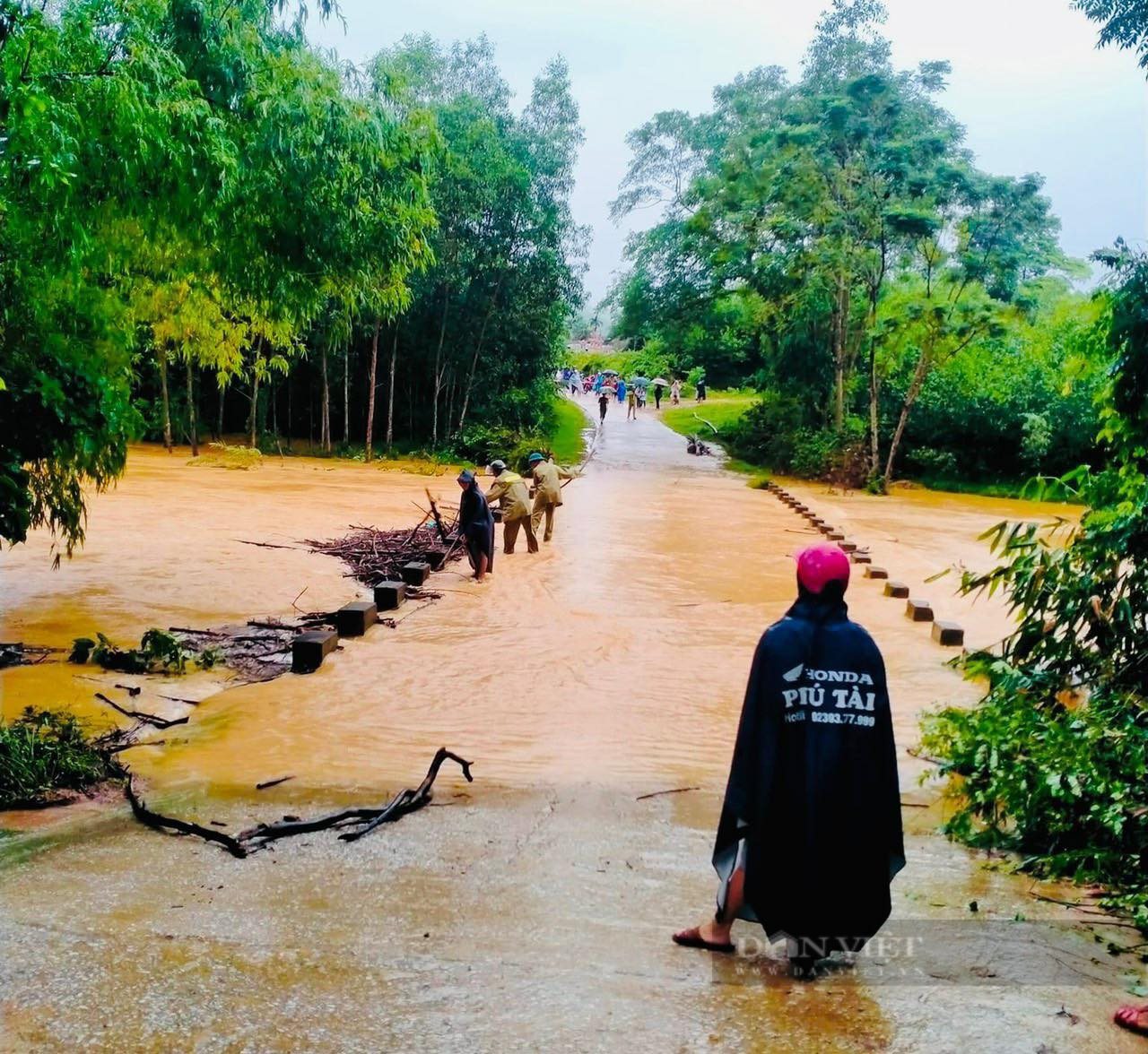 Hà Tĩnh: 4.300 học sinh phải nghỉ học vì mưa lớn - Ảnh 1.