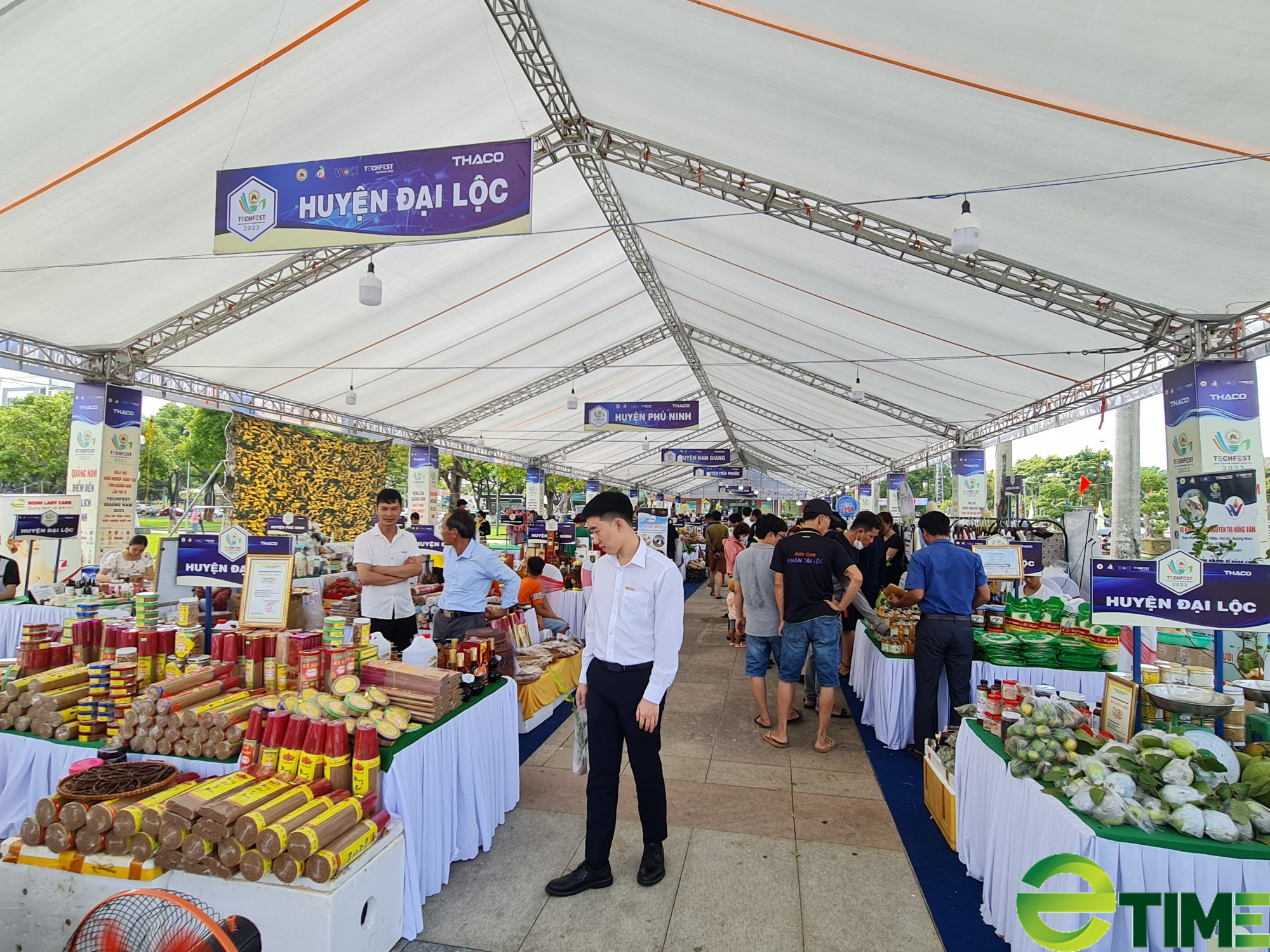Hàng trăm sản phẩm “hội tụ” tại ngày hội quảng bá các sản phẩm miền núi tỉnh Quảng Nam - Ảnh 3.