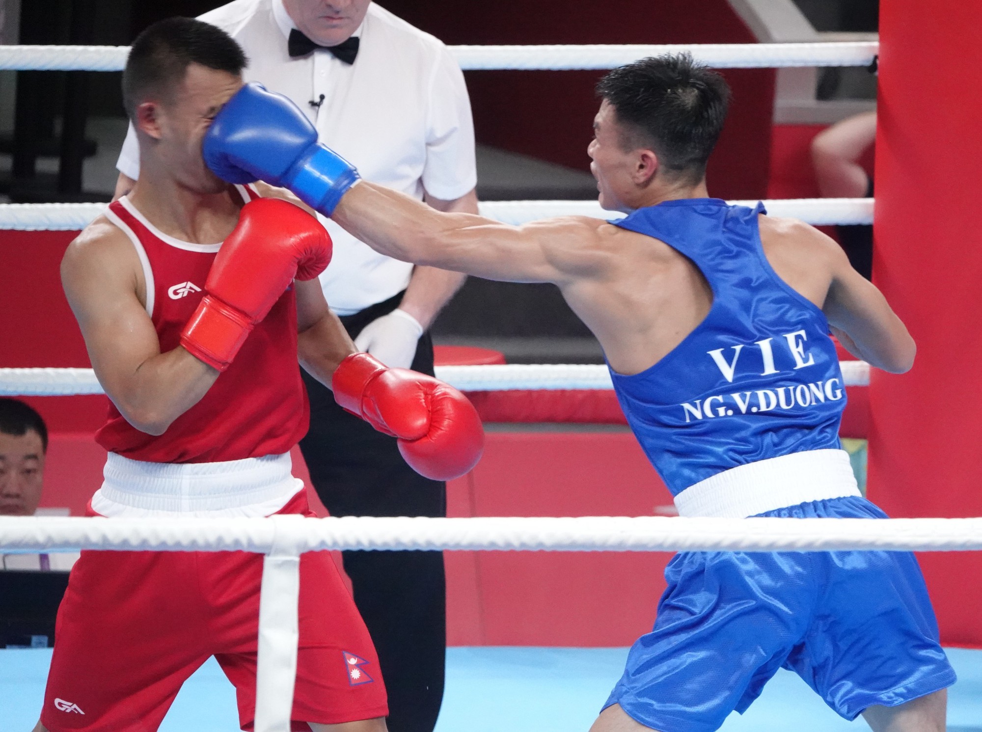 Võ sĩ boxing Nguyễn Văn Đương nhắn nhủ người thương sau trận thắng ASIAD 2023 - Ảnh 1.