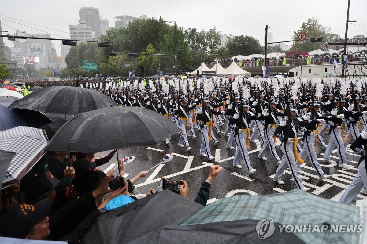 Hình ảnh Hàn Quốc cho thế giới thấy nhiều vũ khí đáng gờm trong cuộc duyệt binh lớn nhất 10 năm qua - Ảnh 15.