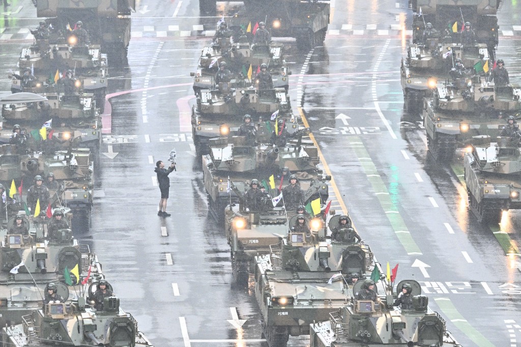 Hình ảnh Hàn Quốc cho thế giới thấy nhiều vũ khí đáng gờm trong cuộc duyệt binh lớn nhất 10 năm qua - Ảnh 4.