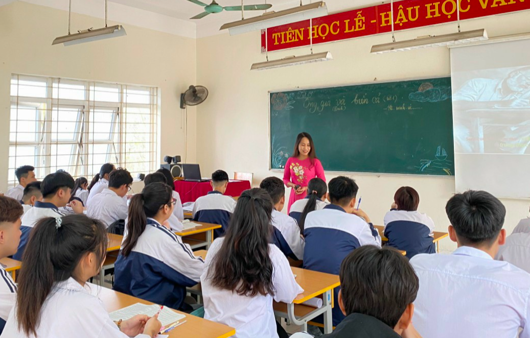 4.403 giáo viên kiến nghị vụ thăng hạng: Sở GDĐT Hà Nội trả lời &quot;nước đôi&quot;, Sở Nội vụ chưa phản hồi - Ảnh 1.