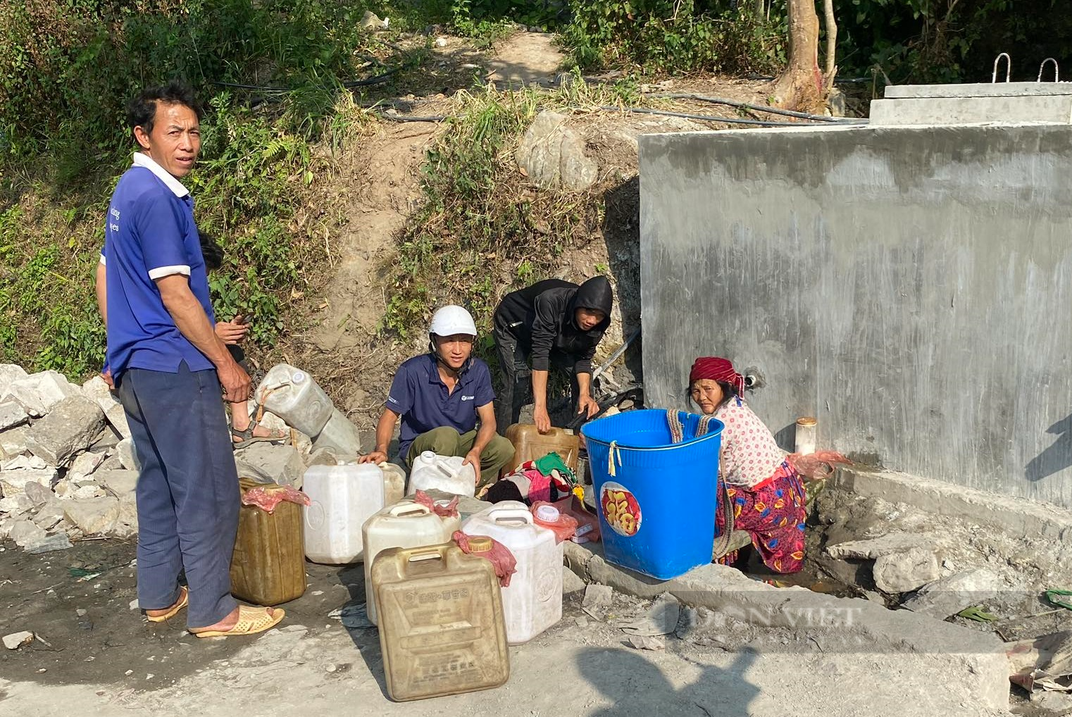 Hà Giang: Đơn vị thi công mở đường làm hỏng ống dẫn nước của Dự án triệu Euro, người dân khát nước - Ảnh 3.