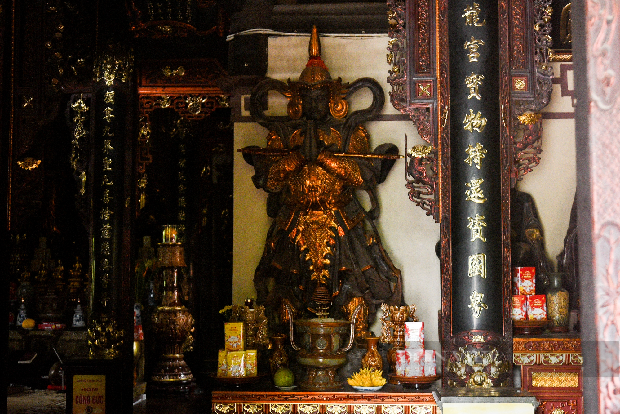 Khám phá ngôi chùa gốm sứ ở Bát Tràng