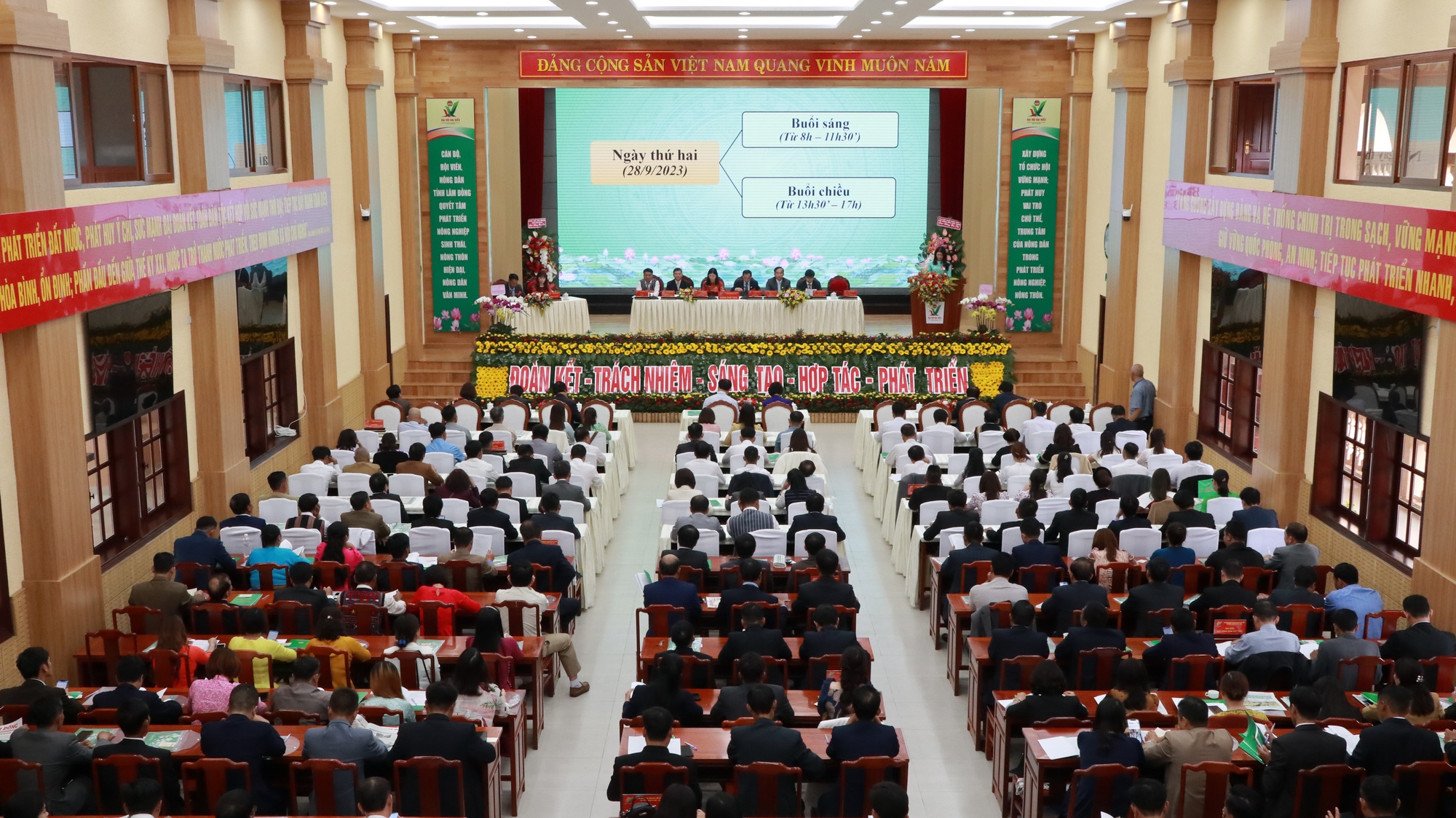 Ban chấp hành Hội Nông dân tỉnh Lâm Đồng: Không ngừng đổi mới, xây dựng, củng cố công tác Hội - Ảnh 1.