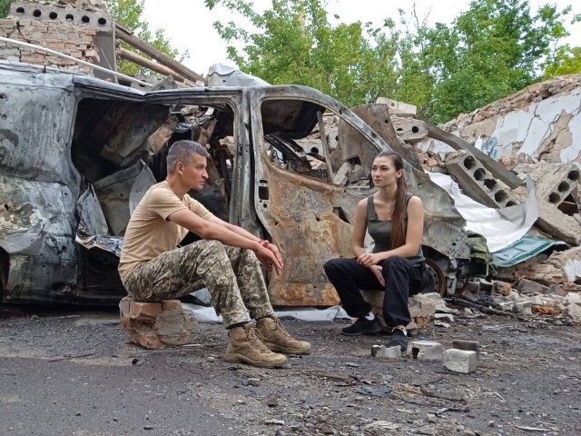 Nữ phóng viên chiến trường Ukraine tiết lộ sự khủng khiếp, ám ảnh giữa chiến tranh chết chóc - Ảnh 3.