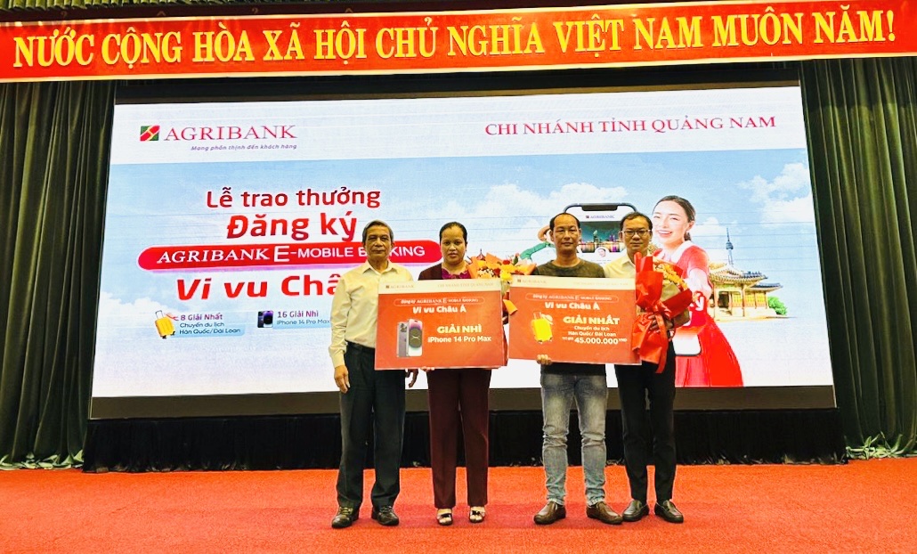 Agribank Quảng Nam trao thưởng Chương trình khuyến mãi “Đăng ký Agribank E-Mobile Banking – Vi vu Châu Á” - Ảnh 4.