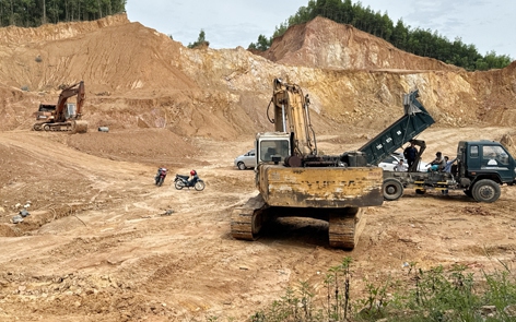 Video Quảng Ngãi: Đoàn kiểm tra xác định có sai phạm tại mỏ đất Tịnh Thiện của Công ty Việt Đức