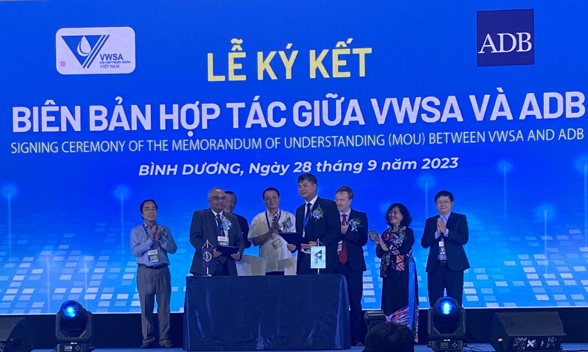 ADB và Hội Cấp thoát nước Việt Nam (VWSA) hợp tác thúc đẩy ngành nước bền vững và bao trùm - Ảnh 1.