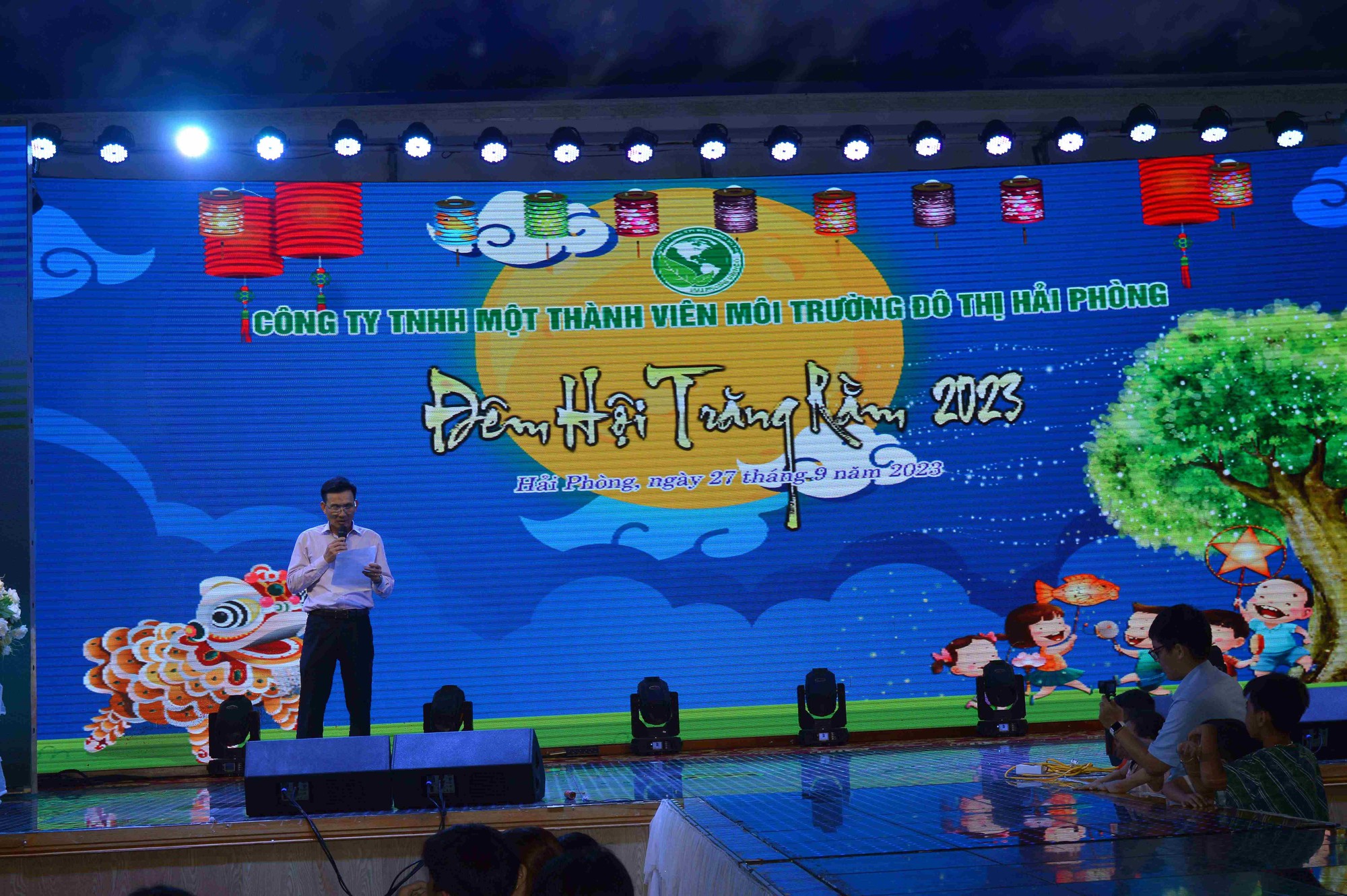 Công ty TNHH MTV môi trường đô thị Hải Phòng tổ chức vui Tết Trung thu cho hơn 900 em nhỏ - Ảnh 1.