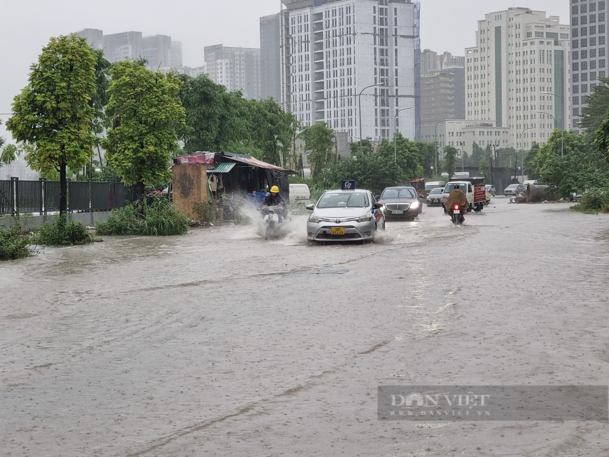 Làm gì để tránh xe ngập nước và cách bảo vệ động cơ xe khi bị ngập, thuỷ kích? - Ảnh 2.