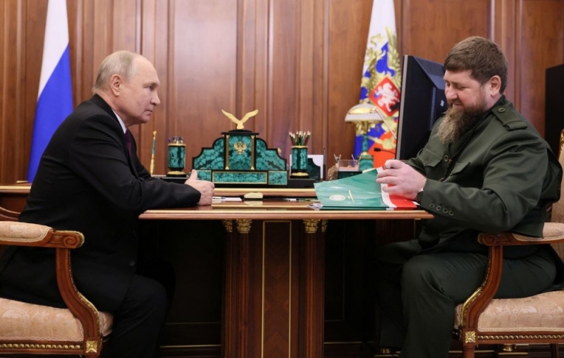 Lãnh đạo Chechnya Kadyrov gặp Tổng thống Nga Putin đập tan tin đồn bị ốm nặng - Ảnh 1.