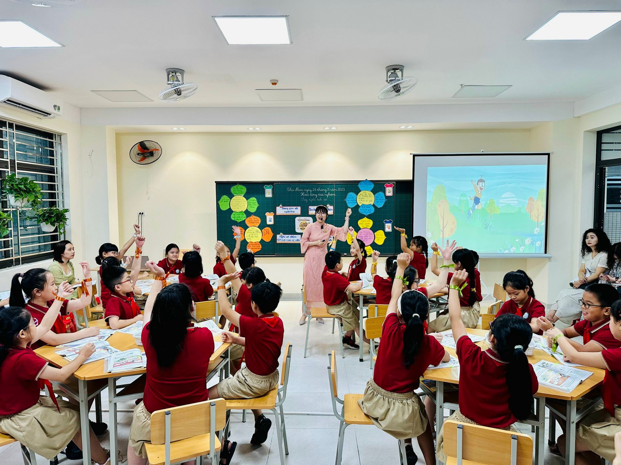 2 cô giáo tiểu học Hà Nội sáng tạo tiết học Hoạt động trải nghiệm và Đạo đức khiến học sinh mê mẩn  - Ảnh 1.