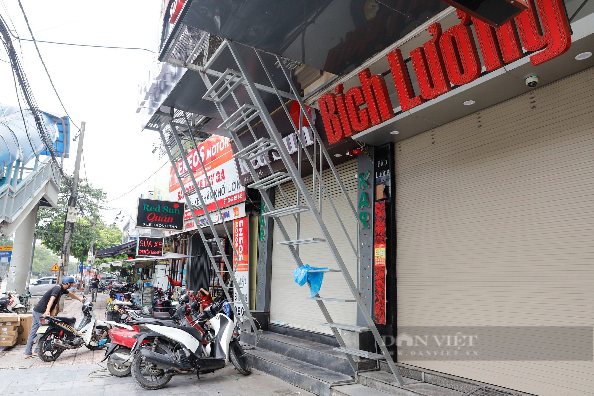Chung cư mini, khách sạn tại Hà Nội lắp thang thoát hiểm hàng trăm triệu đồng - Ảnh 2.