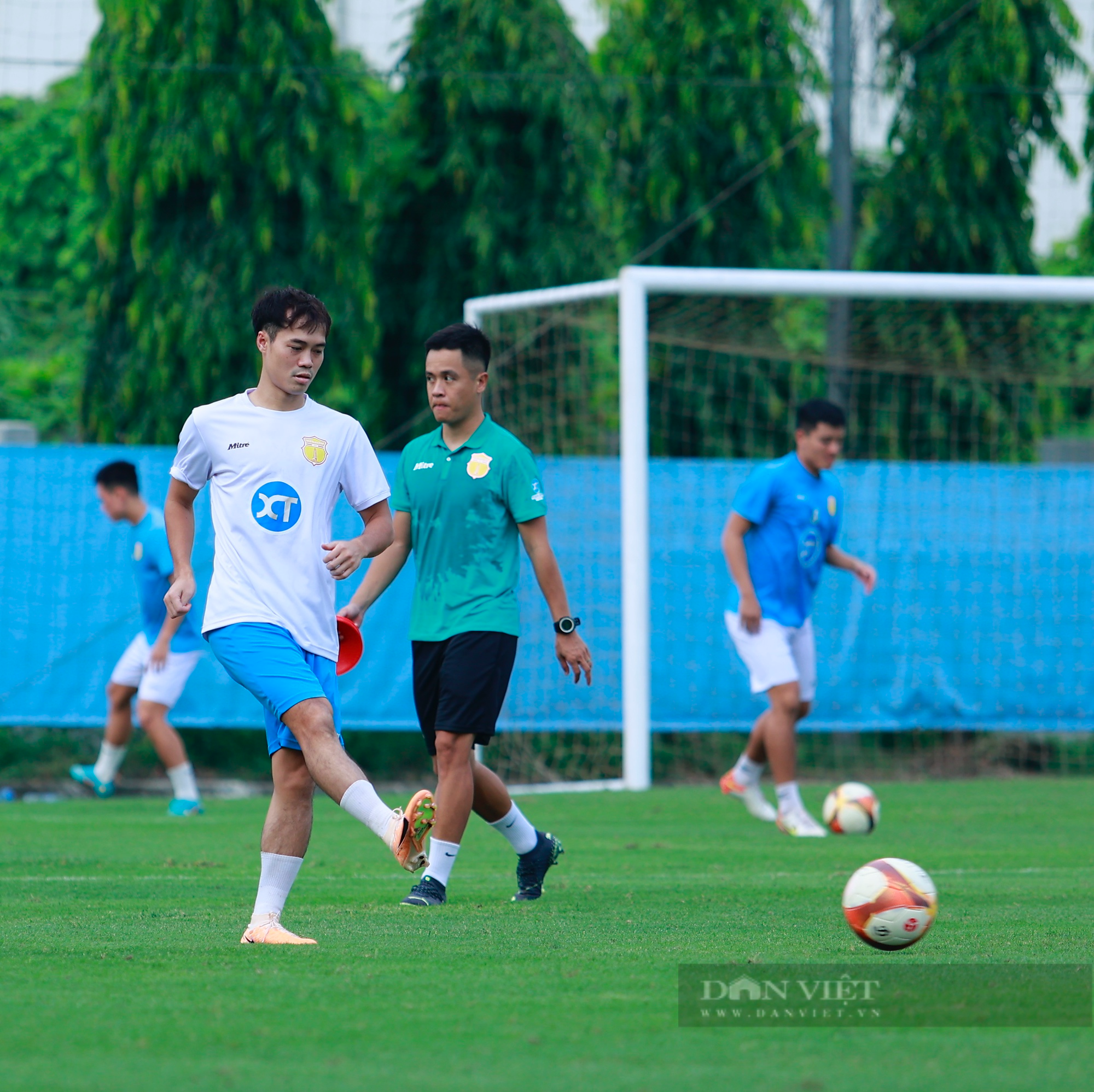 Tiền đạo Nguyễn Văn Toàn muốn có chức vô địch cùng CLB Nam Định tại V-League 2023-2024 - Ảnh 1.