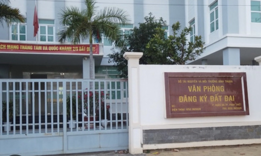 Giám đốc Trung tâm Phát triển quỹ đất tỉnh Bình Thuận đã bị cách chức sau hơn một năm nhậm chức  - Ảnh 1.