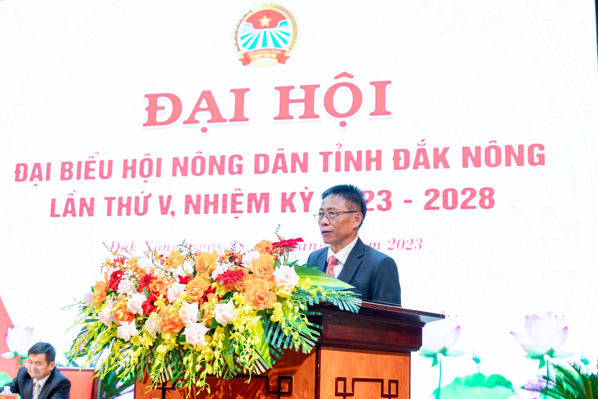 Tiểu sử ông Hồ Gấm - Chủ tịch Hội Nông dân tỉnh Đắk Nông vừa tái đắc cử nhiệm kỳ mới - Ảnh 2.