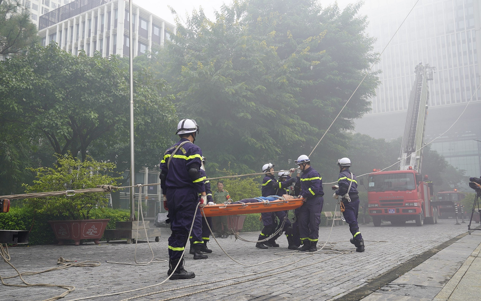 Công an Hà Nội phối hợp diễn tập chữa cháy, cứu nạn tại trụ sở Bộ Công an