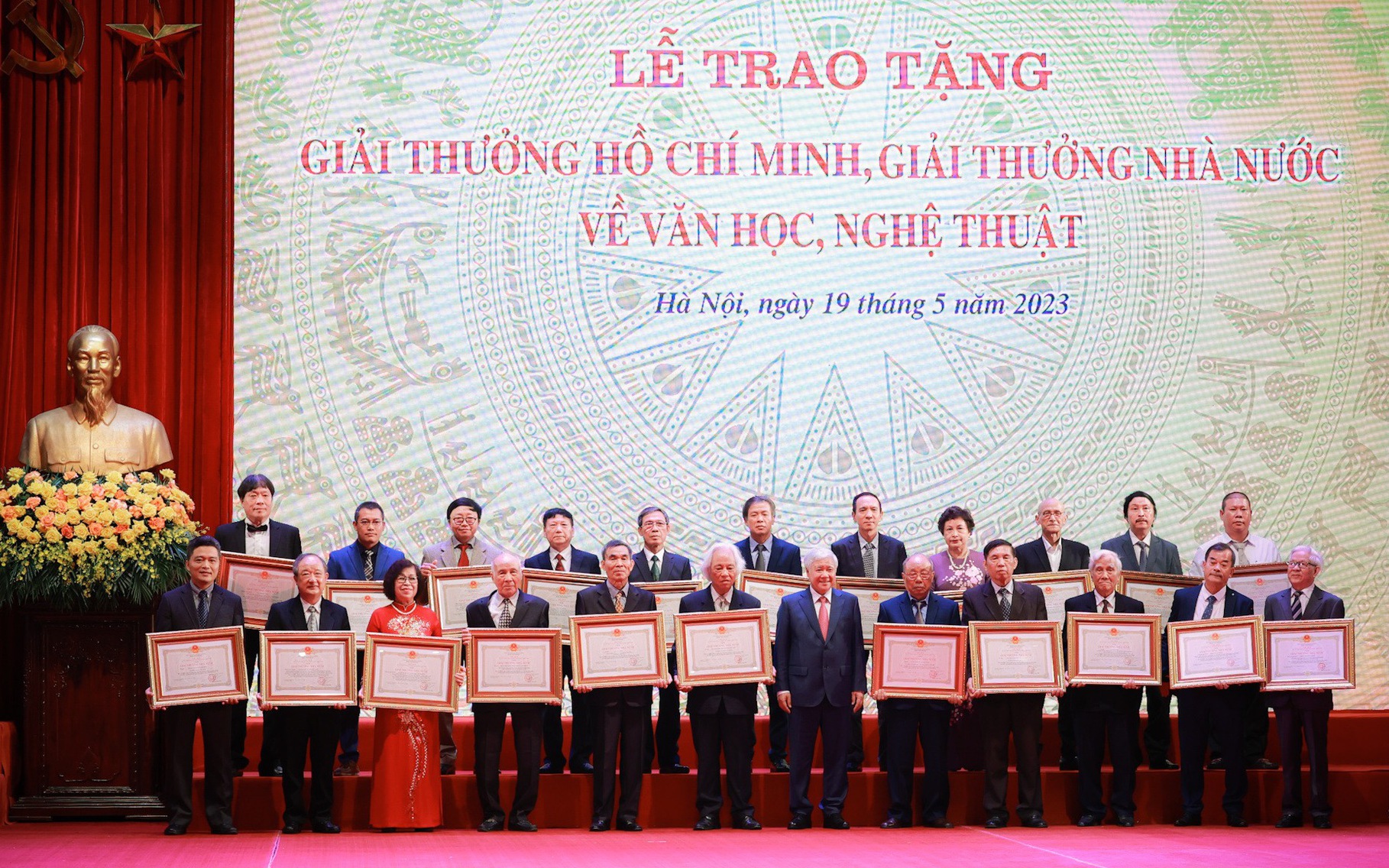 Vụ chậm chi trả tiền Giải thưởng Hồ Chí Minh, Nhà nước: 4 tháng mỏi mòn rồi chuyển khoản là xong?