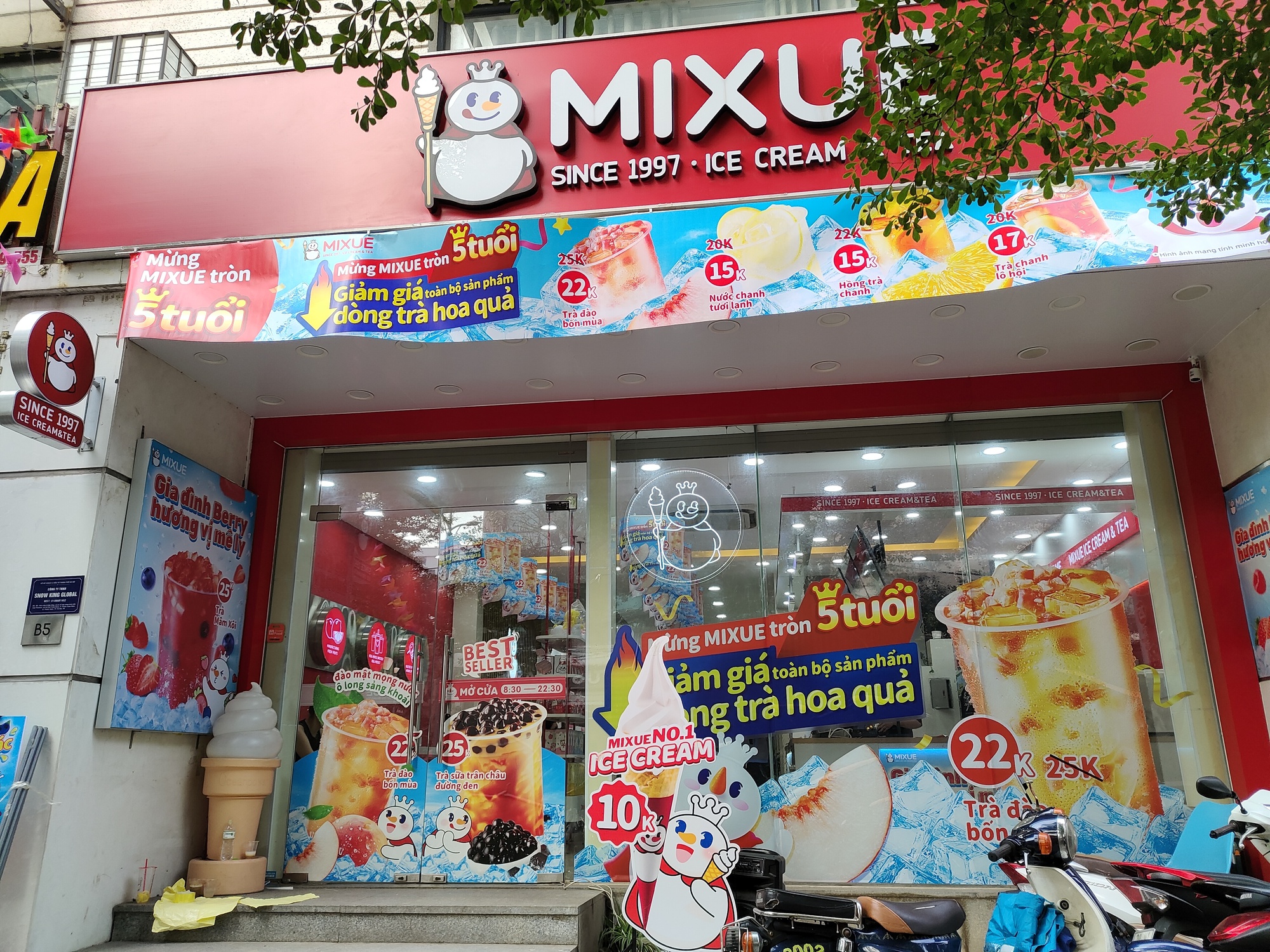 Nhà đầu tư cửa hàng kem Mixue đề nghị chưa tăng giá - Ảnh 1.